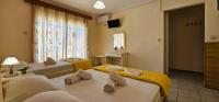 Posteľ alebo postele v izbe v ubytovaní Chariclia Hotel