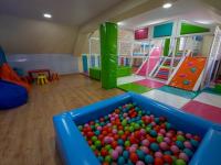 a play room with a large tub of balls at Hotel Pepa in Divčibare