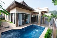 Bazén v ubytování Aonang Oscar Pool Villas - Free Shuttle to Aonang Beach -shared pool - private pool nebo v jeho okolí