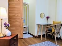Půdorys ubytování Entire 2-storey house, 2 br, 2 toilet and shower, 2 car parks, only 400 m from MRT Huai Kwang