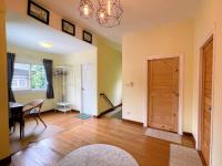 Půdorys ubytování Entire 2-storey house, 2 br, 2 toilet and shower, 2 car parks, only 400 m from MRT Huai Kwang