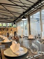 Reštaurácia alebo iné gastronomické zariadenie v ubytovaní Wellness Villa Istriana