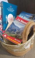 a basket filled with books and a plate of food at Chambre diamants in Saint-Pierre