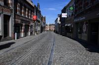 a cobblestone street in a city with buildings at La Domus Lemaitre 1, plain-pied, Wifi , TV, parking, jardin 