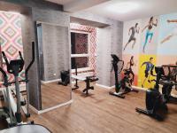 Posilňovňa alebo fitness centrum v ubytovaní Apartament SPA 52 Resort Kozubnik blisko Szczyrk- 5D Apartamenty