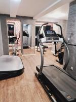 Posilňovňa alebo fitness centrum v ubytovaní Apartament SPA 52 Resort Kozubnik blisko Szczyrk- 5D Apartamenty