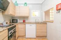 A kitchen or kitchenette at Sabatera