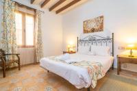 A bed or beds in a room at Sabatera