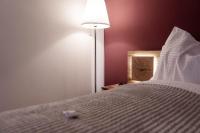 a bedroom with a white bed with a lamp at Appartement Mountainrelax Gastein in Dorfgastein