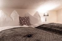 a bedroom with a large bed with white pillows at Appartement Mountainrelax Gastein in Dorfgastein