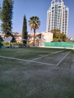 Tenis a/nebo squash v ubytování Palm Beach Apartment 26 nebo okolí