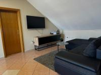 TV a/nebo společenská místnost v ubytování Apartmani Sunset