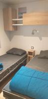 Posteľ alebo postele v izbe v ubytovaní Mobilhome Bora Bora 2018 Camping Les Pierres Couchées Saint Brevins les Pins