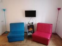 Ein Sitzbereich in der Unterkunft ZAGREB Botanical Garden Budget Apartment
