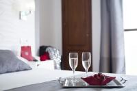 Posteľ alebo postele v izbe v ubytovaní Hostal Alhambra - Adults Only