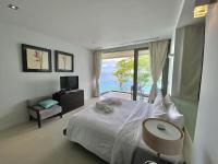 Postel nebo postele na pokoji v ubytování Kamala Beach卡马拉海滩 6卧室泳池别墅 优秀的海景西海岸位置 含佣人车位接机