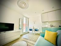 TV a/nebo společenská místnost v ubytování AMBER APARTMENTS - SUNNY STUDIO