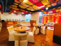 O zonă de relaxare la The Angel Hotel & Suites near Medanta