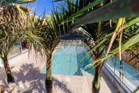 Bazén v ubytování MEDANO4YOU Ixchel Beach House nebo v jeho okolí