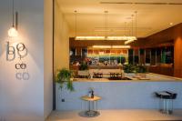 Restaurace v ubytování The Establishment Bangsar KL by Lynhomes