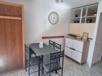 Kuchnia lub aneks kuchenny w obiekcie Studio cabine cosy avec piscine, proche Aqualand et plage, parking disponible, terrasse privative - FR-1-607-159