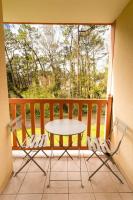 Balkon lub taras w obiekcie Beautiful flat with swimming pool tennis court and free parking 117