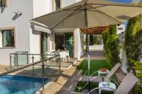 Bazén v ubytování Accomoteleia Blue Villa nebo v jeho okolí