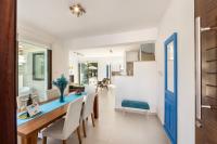 Kuchyň nebo kuchyňský kout v ubytování Accomoteleia Blue Villa