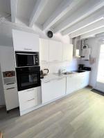 Kuchnia lub aneks kuchenny w obiekcie Réf 277 Seignosse LES BOURDAINES , à proximité immédiate de la plage, Villa patio classée 2 étoiles , 8 personnes