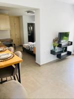 A kitchen or kitchenette at Ivy, 4 minutes from the sea