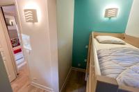Posteľ alebo postele v izbe v ubytovaní 6-person apartment with swimming pool tennis court and free parking 25