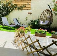 A garden outside Ivy, 4 minutes from the sea