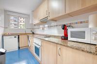 Kuchyňa alebo kuchynka v ubytovaní Apartamento con PISCINA ideal FAMILIAS