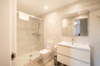 Koupelna v ubytování Trisquel, apartamento con piscina en Llanes VUT-3108-AS