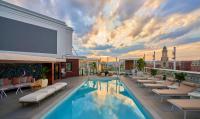 Hotel Zena Washington DCの敷地内または近くにあるプール
