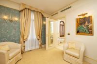 a living room with two chairs and a window at Hotel A La Commedia in Venice