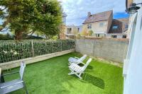 Ogród w obiekcie Superb fully renovated semi-detached house for 6 people