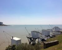 a bunch of electrical equipment on the beach near the water at Vaux sur Mer - côté PONTAILLAC - VILLA MITOYENNE - PISCINE COLLECTIVE in Vaux-sur-Mer