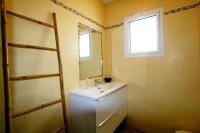 Kúpeľňa v ubytovaní Villa Occitanie - Villa 6 pers avec piscine quartier résidentiel MAE-4084