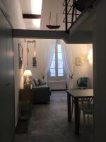 Plan piętra w obiekcie Résidence 7 Rue Saint Michel - GIOTTO - La vie en rose - Gracieux studio avec mezzanine dans le coeur de la rue piétonne Mentonnaise MAE-9034