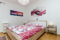 Posteľ alebo postele v izbe v ubytovaní Apartments Sinisa
