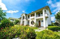 a large white house with a yard at Yun Tien Feng Chuan B&amp;B in Dongshan