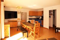 Kuchnia lub aneks kuchenny w obiekcie Résidence Parc Des Airelles - Rare à la location appartement 10 personnes 102m² MAE-7344