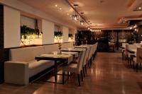 Reštaurácia alebo iné gastronomické zariadenie v ubytovaní Malinowy Dwór Hotel Medical SPA