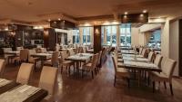 Reštaurácia alebo iné gastronomické zariadenie v ubytovaní Malinowy Dwór Hotel Medical SPA