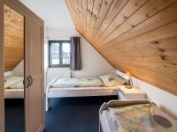 Postel nebo postele na pokoji v ubytování Holiday Home Holiday Hill 55 by Interhome