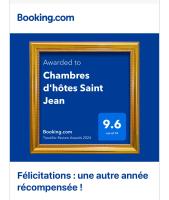 a picture of a gold picture frame on a blue background at Chambres d&#39;hôtes Saint Jean in Nogent-le-Rotrou
