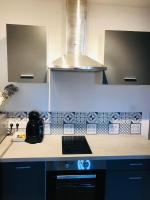 a kitchen with a white counter top and a stove at No 25 superbe apartment plein centre calme ,Netflix in Mirepoix