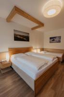 Postel nebo postele na pokoji v ubytování Parkhotel Matrei