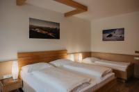 Postel nebo postele na pokoji v ubytování Parkhotel Matrei